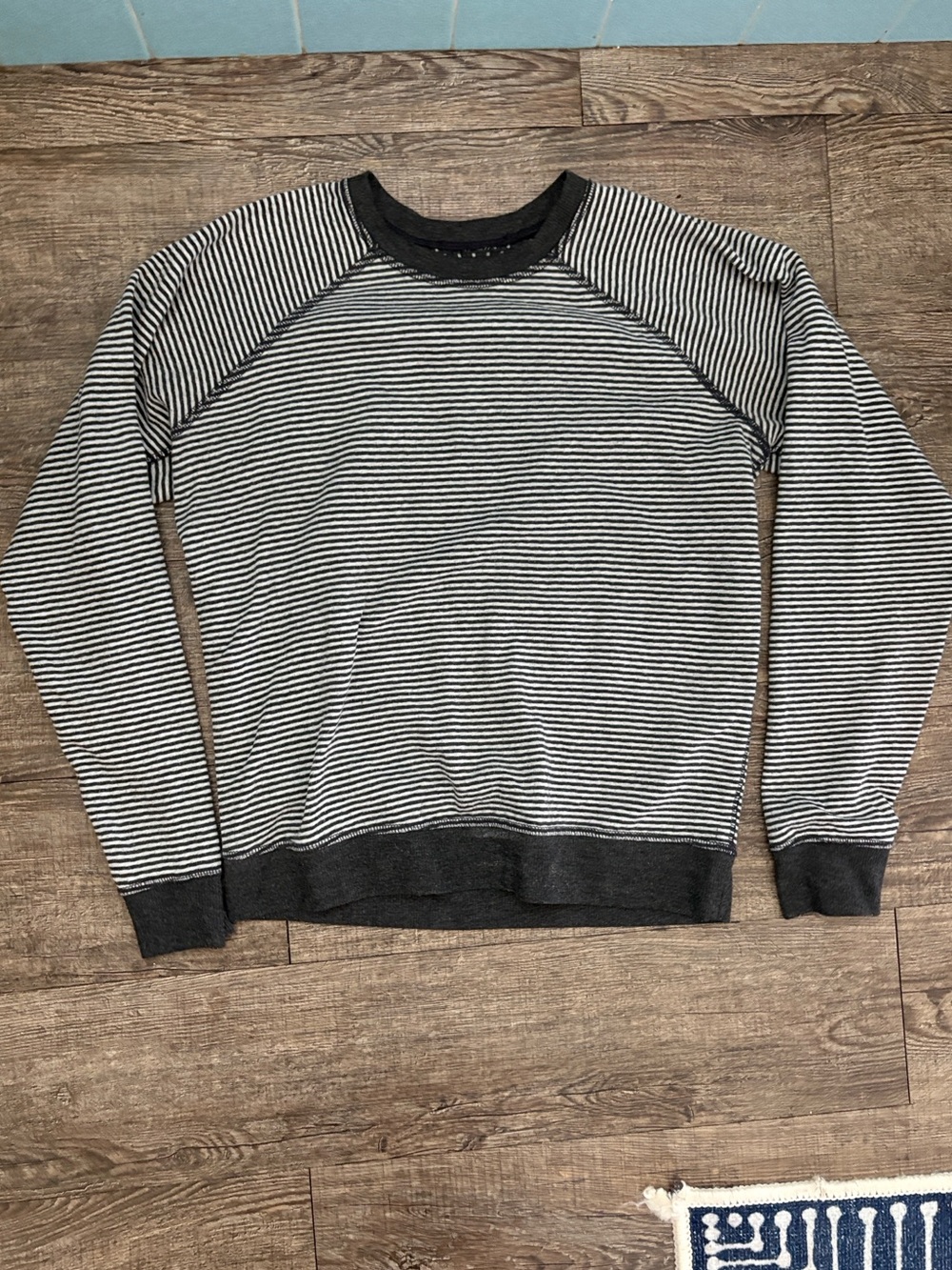 Marine Layer Reversible Raglan Size Small - Picture 3 of 9